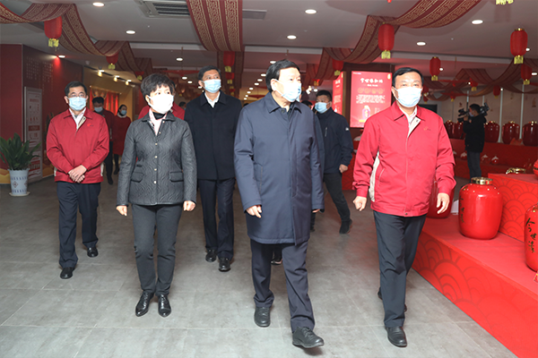 2021年2月3日，時(shí)任江蘇省委書記、現(xiàn)任第十四屆全國(guó)人大常委會(huì)委員、外事委員會(huì)主任委員婁勤儉視察今世緣酒業(yè)。